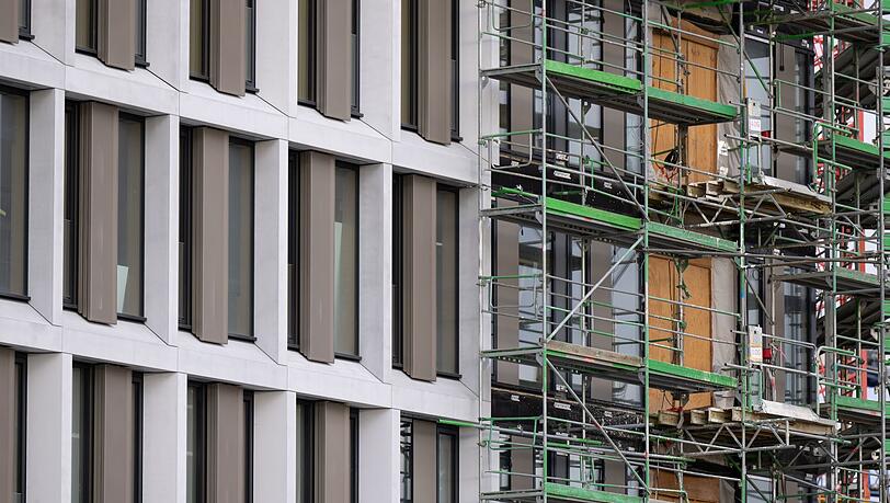 Wenn möglich, sollen Neubauten für staatliche Behörden in Zukunft die Ausnahme sein. "Mieten statt bauen" lautet das neue Motto der Staatsregierung für Liegenschaften. (Illustration) Wenn möglich, sollen Neubauten für staatliche Behörden in Zukunft die Ausnahme sein. "Mieten statt bauen" lautet das neue Motto der Staatsregierung für Liegenschaften. (Illustration)