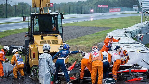 Das Bild zeigt die Situation direkt nach dem schweren Unfall von Bianchi.