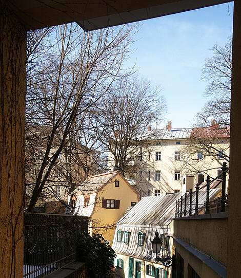 Der originellste Durchblick: An der Kreppe geht der Blick runter auf die ehemaligen Herbergen der Tagelöhner Haidhausens.