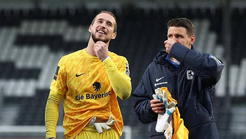 Die TSV-1860-Keeper Marco Hiller (l.) und René Vollath.