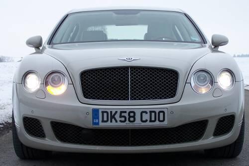 Der Begriff ist politisch unkorrekt, aber zutreffend: Der Flying Spur hat viel Überhol-Prestige.