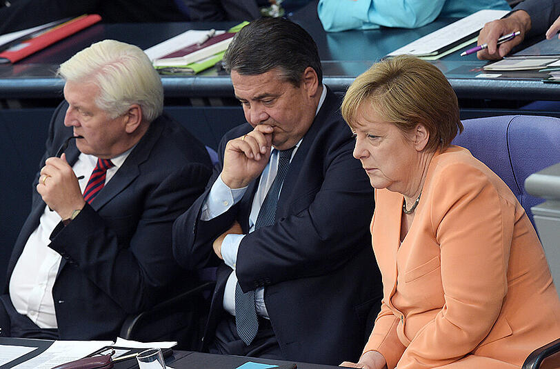 Wer kann Angela Merkel beerben? Frank-Walter Steinmeier (l) oder Sigmar Gabriel?