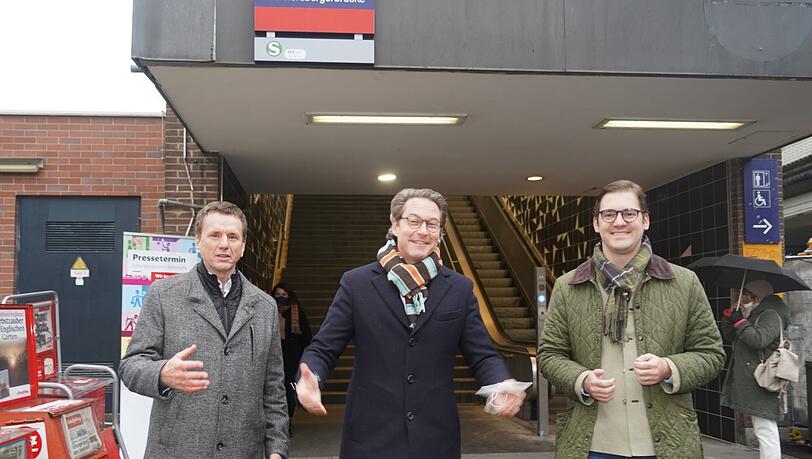 Mit großer Geste (v.l.): Klaus-Dieter Josel (Deutsche Bahn), Minister Andreas Scheuer und der CSU-Bundestagsabgeordnete Stephan Pilsinger. Mit großer Geste (v.l.): Klaus-Dieter Josel (Deutsche Bahn), Minister Andreas Scheuer und der CSU-Bundestagsabgeordnete Stephan Pilsinger.