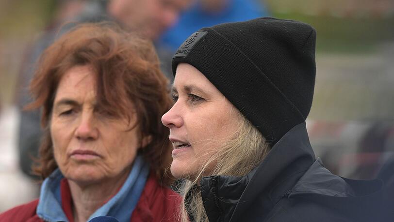 Constanze von der Meden von der privaten Rettungsinitiative f&uuml;r den gestrandeten Wal in der Ostsee sagt, es gebe einen Plan B f&uuml;r den Fall, dass der Wal sich selbst freischwimmt.