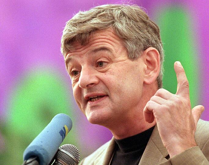Diese Frage stellt man sich auch bei Ex-Außenminister Joschka Fischer. Im Bundestag kannte man ihn rank und schlank, auf dem Straßen sah man ihn...