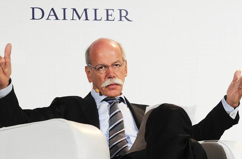 Nummer 3: 2011 verdiente Daimler-Boss Dieter Zetsche 8,654 Millionen Euro. Im Februar 2013 bekam Zetsche einen neuen Vertrag - allerdings nicht für fünf, sondern lediglich für drei Jahre. Die Angaben für 2011 sind nach Berechnungen des "Manager Magazin" inklusive sogenannter langfristiger Vergütungsbestandteile.