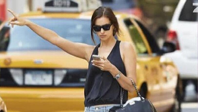 Irina Shayk bei der Taxisuche - fern Brasiliens und ihres Freundes Cristiano Ronaldo Irina Shayk bei der Taxisuche - fern Brasiliens und ihres Freundes Cristiano Ronaldo