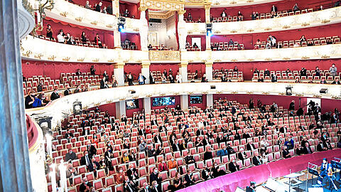 Die Bayerische Staatsoper mit ihren 2.100 Plätzen vor Beginn der ausverkauften Premiere von "7 Deaths of Maria Callas", die 500 Besucher sehen durften.