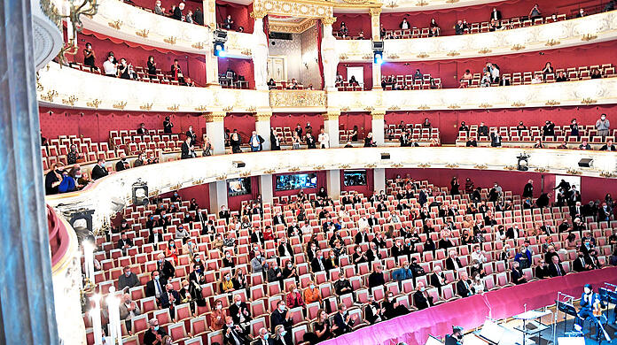 Die Bayerische Staatsoper mit ihren 2.100 Plätzen vor Beginn der ausverkauften Premiere von "7 Deaths of Maria Callas", die 500 Besucher sehen durften.