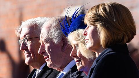 Bundespräsident Frank-Walter Steinmeier und First Lady Elke Büdenbender wurden mit militärischen Ehren auf Schloss Windsor empfangen.