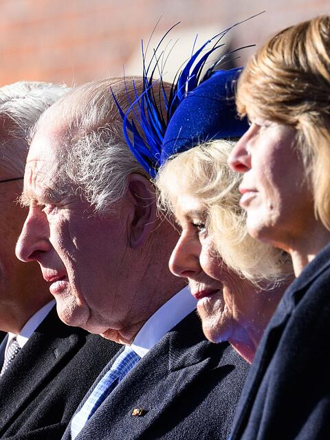 Bundespräsident Frank-Walter Steinmeier und First Lady Elke Büdenbender wurden mit militärischen Ehren auf Schloss Windsor empfangen.