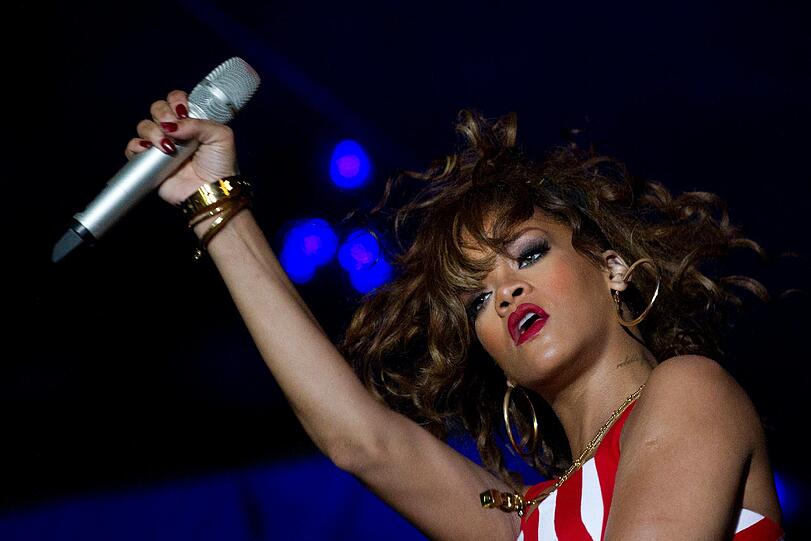 Egal was sie trägt - zurecht ist Rihanna die "Sexiest Woman Alice 2011"!