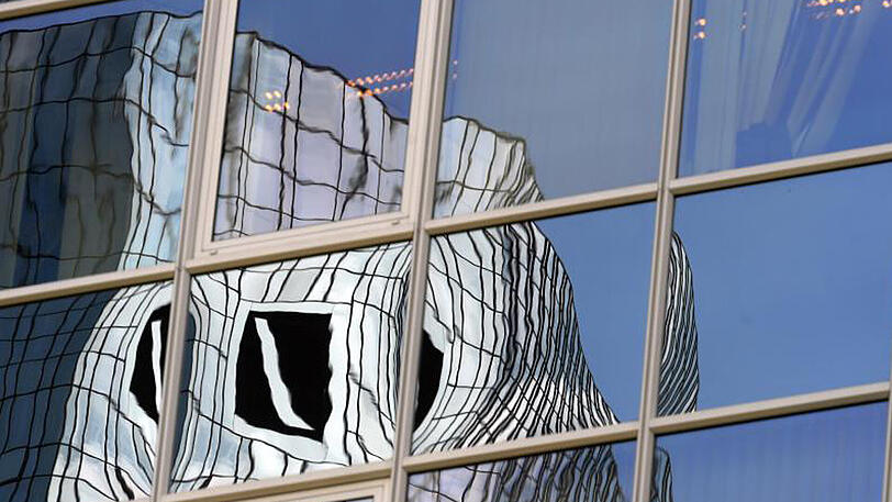 Als Grundlage für neues Wachstum hat sich die Deutsche Bank acht Milliarden Euro frisches Kapital bei Investoren besorgt.