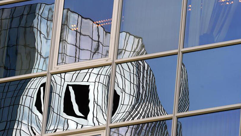 Als Grundlage für neues Wachstum hat sich die Deutsche Bank acht Milliarden Euro frisches Kapital bei Investoren besorgt. Als Grundlage für neues Wachstum hat sich die Deutsche Bank acht Milliarden Euro frisches Kapital bei Investoren besorgt.