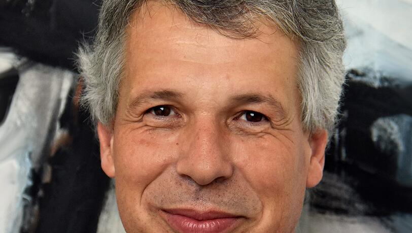 AZ-Interview mit Andreas Zapf. Der Facharzt für Innere Medizin und Öffentliches Gesundheitswesen ist Präsident des Bayerischen Landesamts für Gesundheit. AZ-Interview mit Andreas Zapf. Der Facharzt für Innere Medizin und Öffentliches Gesundheitswesen ist Präsident des Bayerischen Landesamts für Gesundheit.