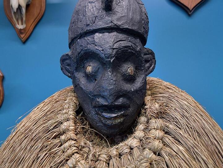 Eine Kopfaufsatzmaske aus Kameru.