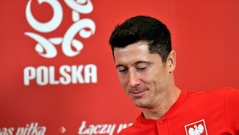 Robert Lewandowski soll eigentlich am 24. März mit der polnischen Nationalmannschaft in Moskau auf Russland treffen.