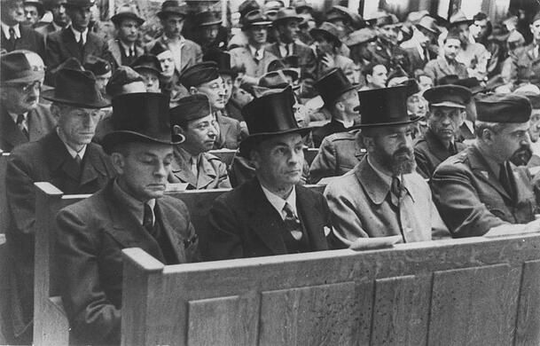 20. Mai 1947: Die Synagoge in der Reichenbachstraße wird neu eingeweiht mit (v. l.) dem damaligen Ministerpräsidenten Hans Ehard, Innenminister Josef Seyfried und Kultusminister Alois Hundhammer. 20. Mai 1947: Die Synagoge in der Reichenbachstraße wird neu eingeweiht mit (v. l.) dem damaligen Ministerpräsidenten Hans Ehard, Innenminister Josef Seyfried und Kultusminister Alois Hundhammer.