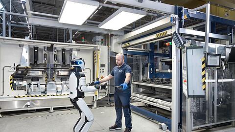 In Leipzig setzt BMW testweise humanoide Roboter in der Produktion ein. (Handout)