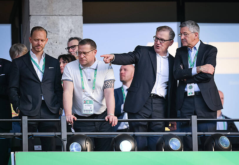 Bayern-Führung (v.l.): Kasper, Eberl, Jan-Christian Dreesen und Herbert Hainer. Bayern-Führung (v.l.): Kasper, Eberl, Jan-Christian Dreesen und Herbert Hainer.