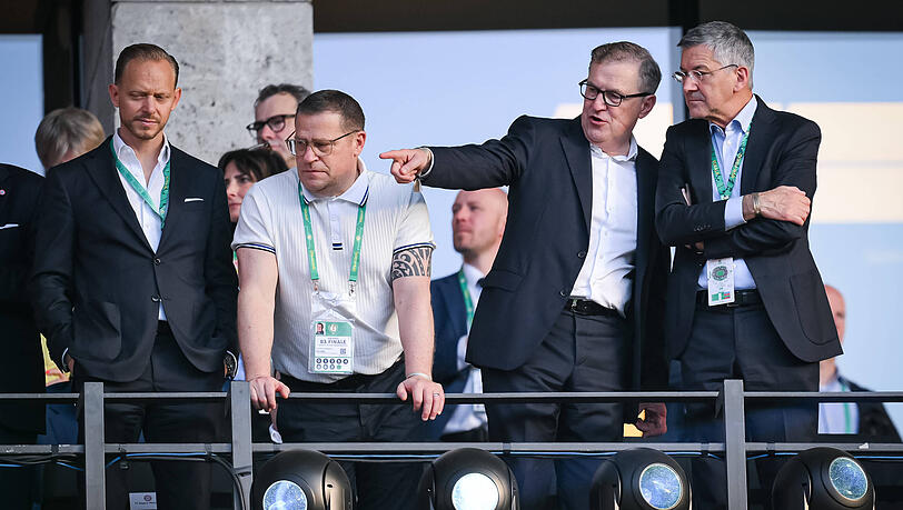 Bayern-Führung (v.l.): Kasper, Eberl, Jan-Christian Dreesen und Herbert Hainer. Bayern-Führung (v.l.): Kasper, Eberl, Jan-Christian Dreesen und Herbert Hainer.