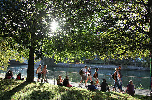 Egal ob auf dem Isarkanal oder der Isarinsel, am Kabelsteg, Vaterrheinbrunnen oder in der Steindorfstraße: Beim Isarinselfest am Wochenende war einiges geboten - und dank sonnigem Wetter auch einiges los.