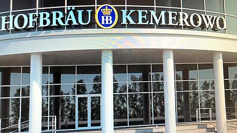 Mit dem originalen Hofbräu-Logo wirbt das Lokal von außen.
