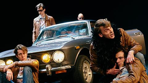 Max Gindorff (links), Philip Dechamps, Gunther Eckes, Franz Pätzold und Tim Werths in &bdquo;Eine göttliche Komödie. Dante < > Pasolini&ldquo;.