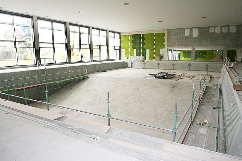 Das Harlachinger Bad ist komplett erneuert worden. Ende 2012 hatte sich die AZ auf der Baustelle umgesehen.