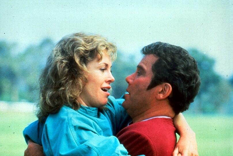 In "Star Trek IV: Zurück in die Gegenwart" (1986) spielte Catherine Hicks eine Meeresbiologin aus dem 20. Jahrhundert, die das Herz von Captain Kirk (William Shatner) erobert. In "Star Trek IV: Zurück in die Gegenwart" (1986) spielte Catherine Hicks eine Meeresbiologin aus dem 20. Jahrhundert, die das Herz von Captain Kirk (William Shatner) erobert.