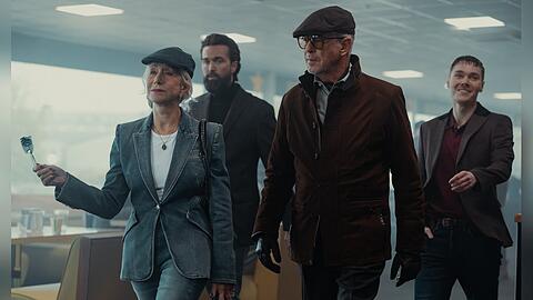 Machen sich auch in Staffel zwei von "MobLand" wieder gemeinsam die H&auml;nde schmutzig: Helen Mirren und Pierce Brosnan als Maeve und Conrad Harrigan.