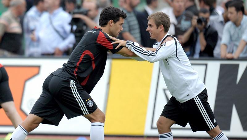 Machtkampf um die Kapitänsbinde: Der Streit zwischen Michael Ballack und Philipp Lahm entbrannte während der WM 2010 Machtkampf um die Kapitänsbinde: Der Streit zwischen Michael Ballack und Philipp Lahm entbrannte während der WM 2010