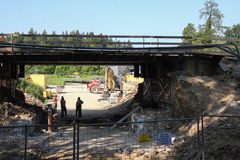 Alarm in Teisendorf: Ein verdächtiger Gegenstand sorgte an einer Baustelle für Aufregung. Eine Bombe? Der Kampfmitteldienst gab aber Entwarnung.