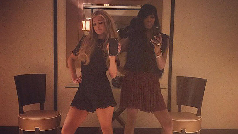 #MirrorSelfieTime mit Paris Hilton und Naomi Campbell #MirrorSelfieTime mit Paris Hilton und Naomi Campbell