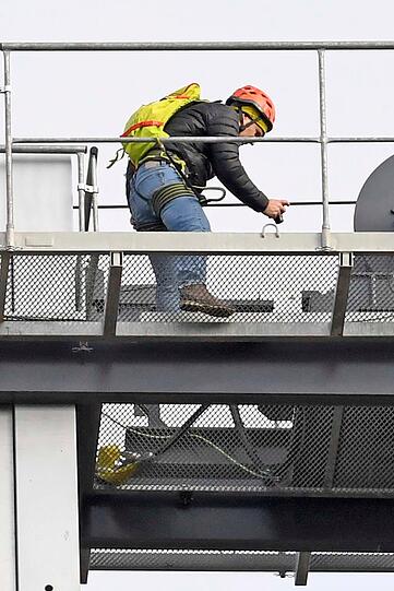 Spurensuche in luftiger Höhe: Auch am Freitag waren noch Ermittler beschäftigt.