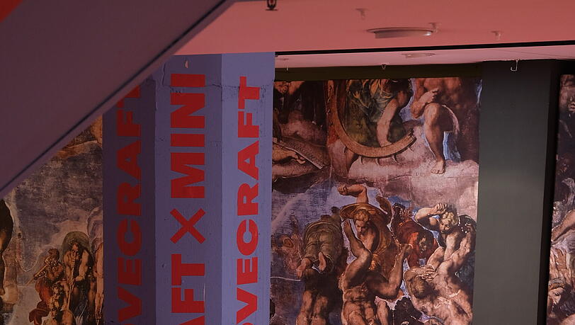 Die Ausstellung "Meisterwerke" im "Lovecraft" am Stachus erstreckt sich über zwei Stockwerke. Die Ausstellung "Meisterwerke" im "Lovecraft" am Stachus erstreckt sich über zwei Stockwerke.