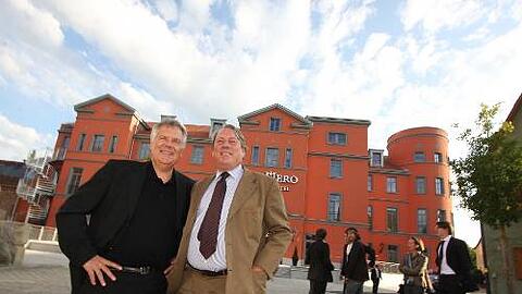 Das Erfolgs-Duo: Gerhard Wöhrl (lks.) führt die Modehaus-Kette, Hans-Rudolf Wöhrl stieg jetzt ins Hotelgeschäft ein.