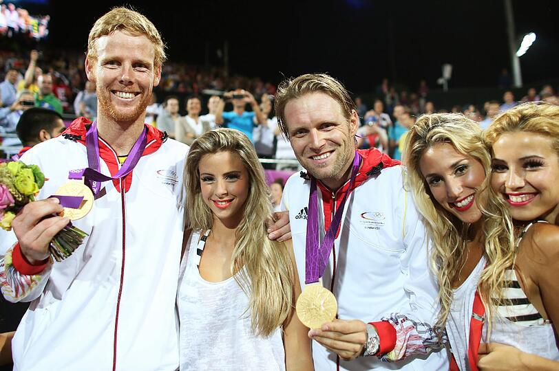&bdquo;Der Beachvolleyball-Gott war heute auf unserer Seite&ldquo;, freute sich Beach-Boy Julius Brink gemeinsam mit Jonas Reckermann und hübscher Begleitung über den Gold-Triumph und den Sieg über die favorisierten Brasilianer.