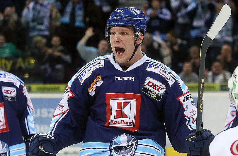 Superstar und Raubein: Der Hamburger David Wolf geht in die NHL.