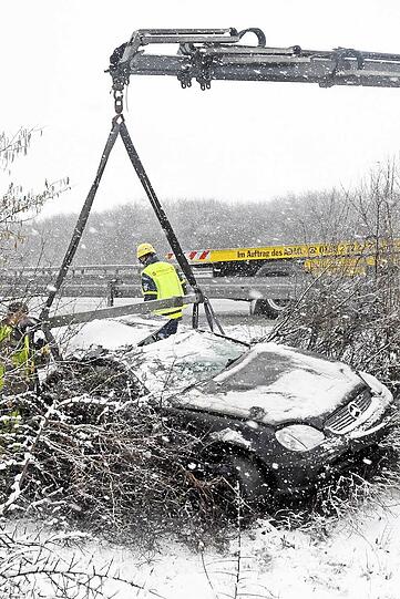 Die Leitplanke hatte den Mercedes in die Luft katapultier.