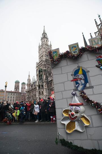 Die Damischen Ritter in Aktion: Impressionen vom Faschingszug durch die Altstadt am Sonntag.