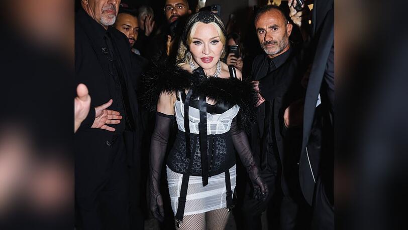Madonna beim Verlassen der Dolce & Gabbana After Show Party in Mailand. Madonna beim Verlassen der Dolce & Gabbana After Show Party in Mailand.