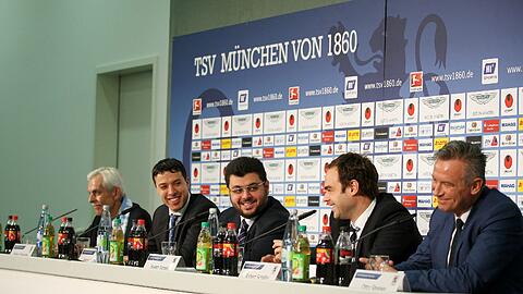 &bdquo;Once a Lion, forever a Lion&ldquo;. Aufsichtsratschef Otto Steiner (r.) über den jordanischen Löwen-Investor Hasan Ismaik (M.) Ebenfalls Spaß auf dem Podium hatten Präsident Schneider, Ismaik-Statthalter Iraki und Geschäfstführer Schäfer (v.l.). Foto: Sampics/AK