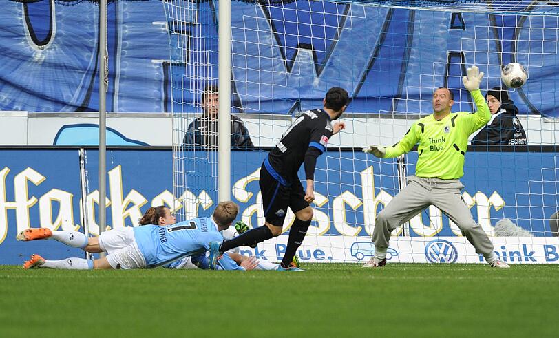 GABOR KIRALY NOTE 3:	
Mit zwei Glanzparaden in der Anfangsphase, danach zweimal von den Paderborner Angreifern überwunden. Einziger Löwe mit Normalform.