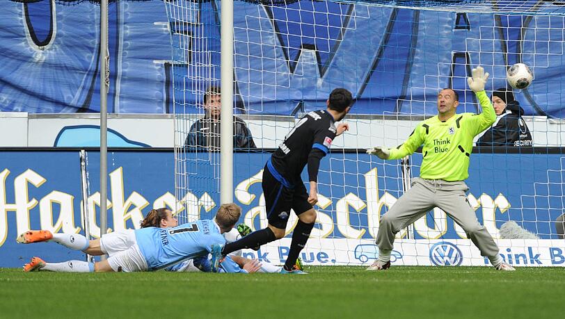 GABOR KIRALY NOTE 3:
Mit zwei Glanzparaden in der Anfangsphase, danach zweimal von den Paderborner Angreifern überwunden. Einziger Löwe mit Normalform. GABOR KIRALY NOTE 3:
Mit zwei Glanzparaden in der Anfangsphase, danach zweimal von den Paderborner Angreifern überwunden. Einziger Löwe mit Normalform.