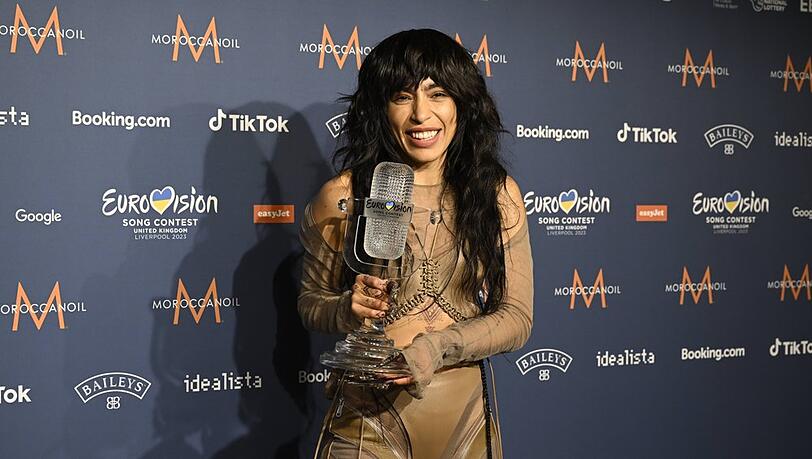 Loreen freut sich über ihre zweite ESC-Trophäe