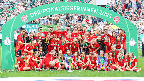 Die Frauen des FC Bayern gewinnen den DFB-Pokal und holen erstmals das nationale Double.