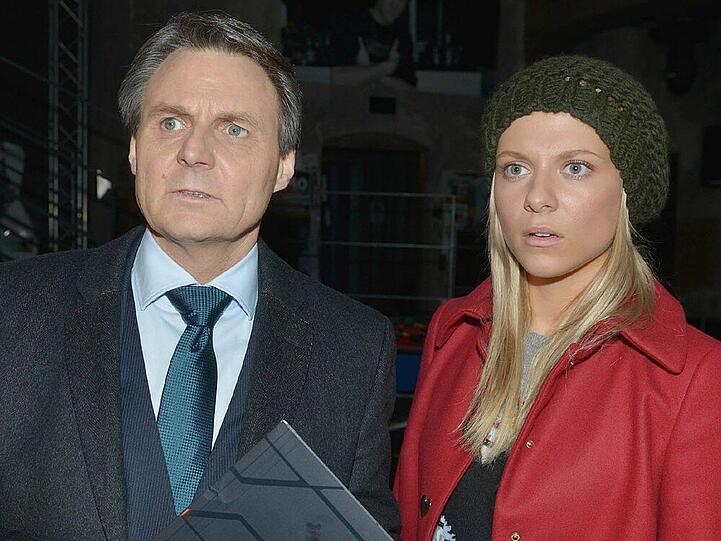 Bei "GZSZ" fragt sich Sunny, ob die Anschuldigungen gegen ihren Großvater Gerner wirklich unbegründet sind