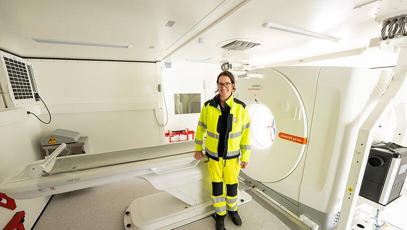 Ärztin Viktoria Bogner-Flatz im mobilen CT-Gerät. Ärztin Viktoria Bogner-Flatz im mobilen CT-Gerät.