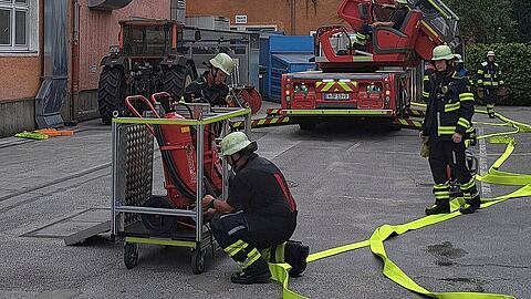 Die Feuerwehr München war in einem mehrstündigen Einsatz wegen eines Brands bei der Hofpfisterei in der Maxvorstadt.